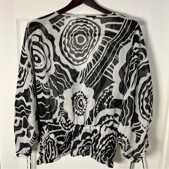 Eci Black and White Women's Top size large - Picture 6 of 8
